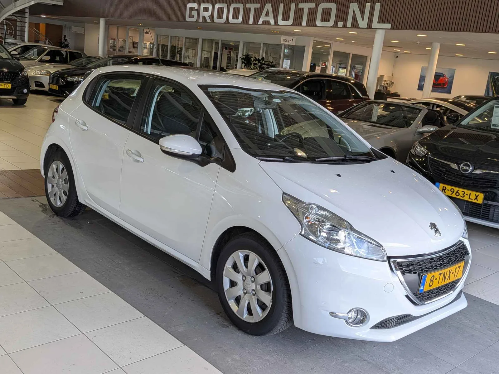 Peugeot 208 (2014) — foto 1