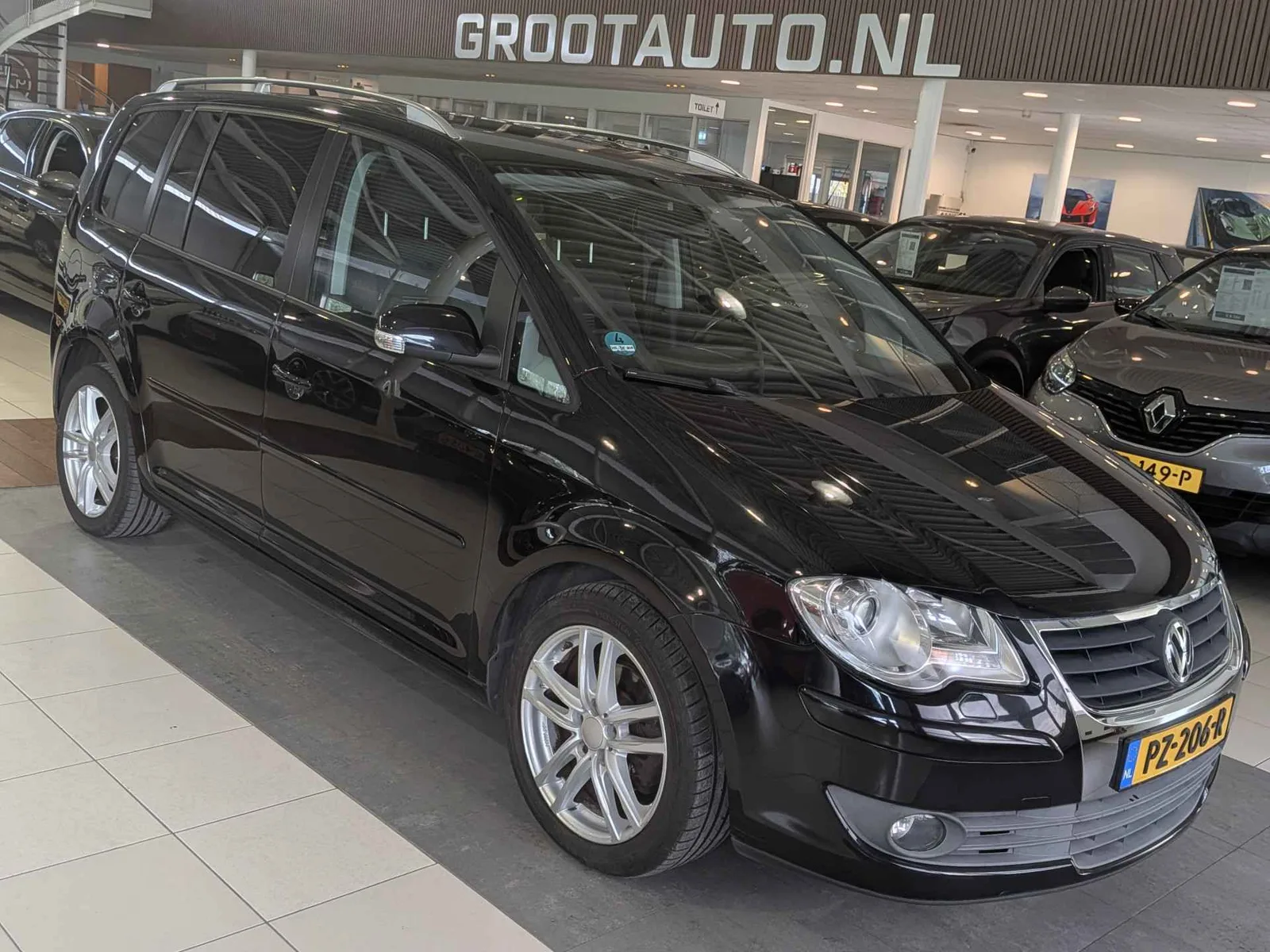 Volkswagen Touran (2009) — foto 1