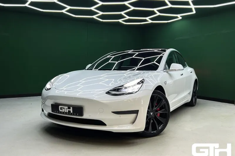 Tesla Model 3 (2019)