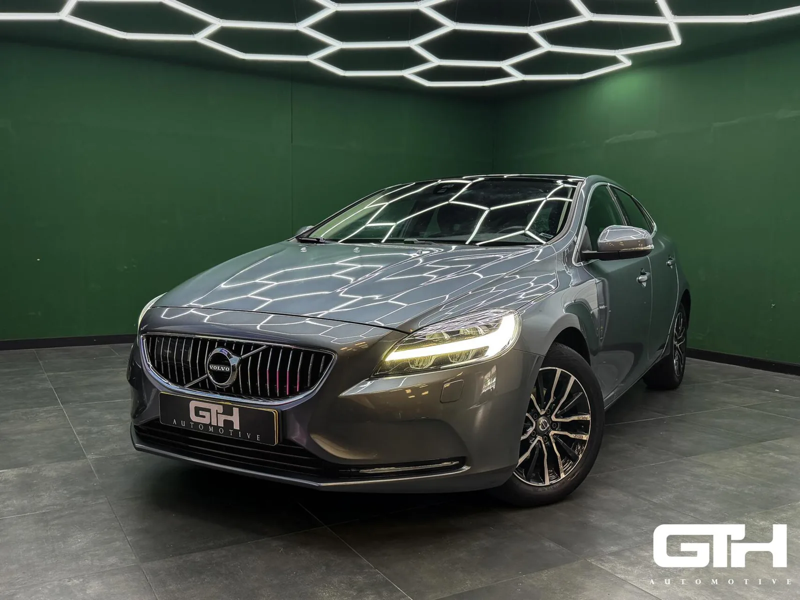 Volvo V40 (2017) — foto 1