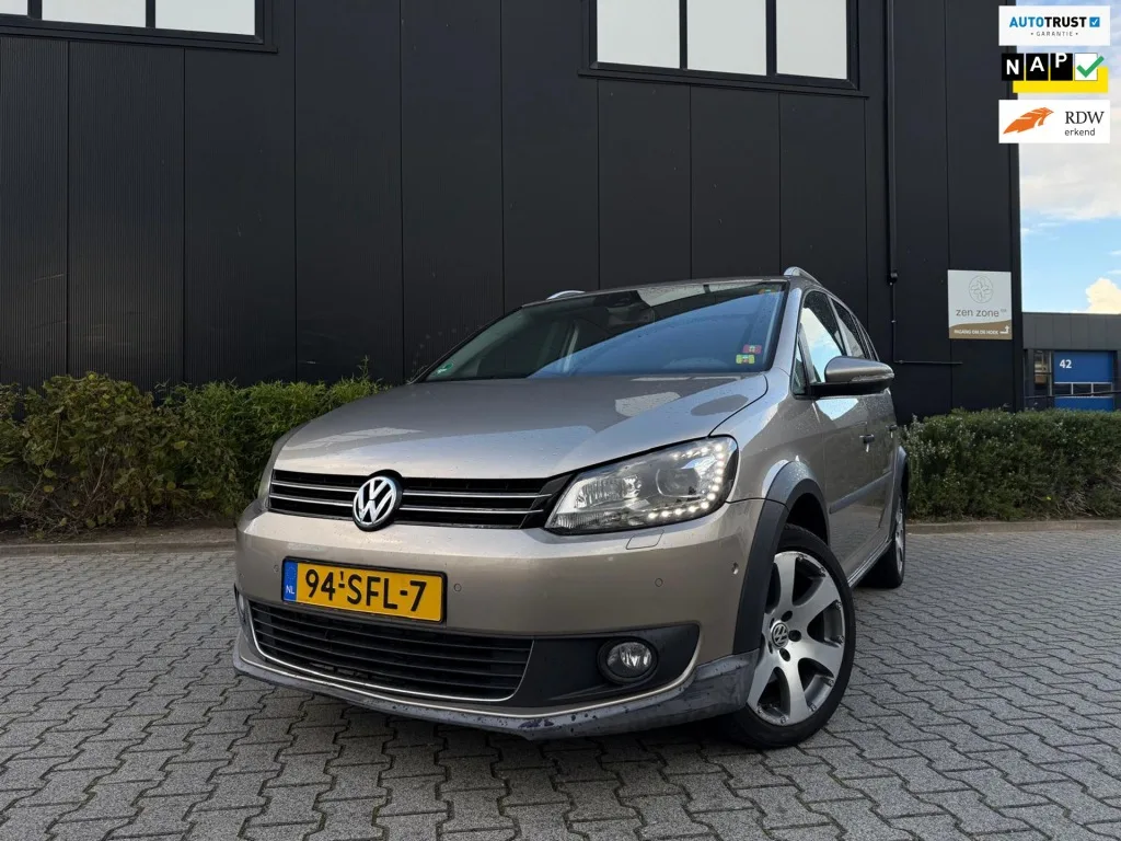 Volkswagen Touran (2011) — foto 1