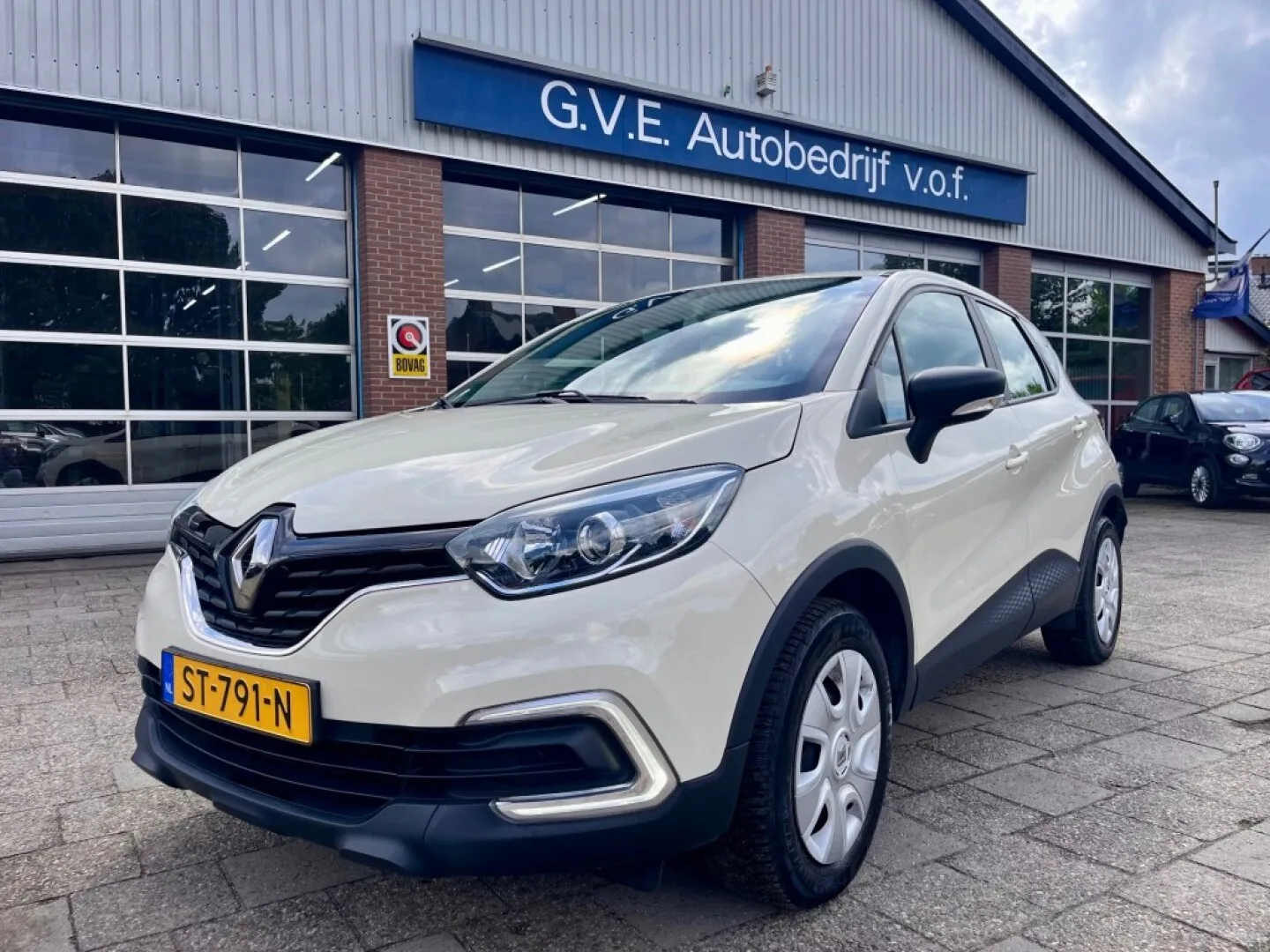 Renault Captur (2018) — foto 1