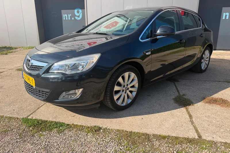 Opel Astra (2012)