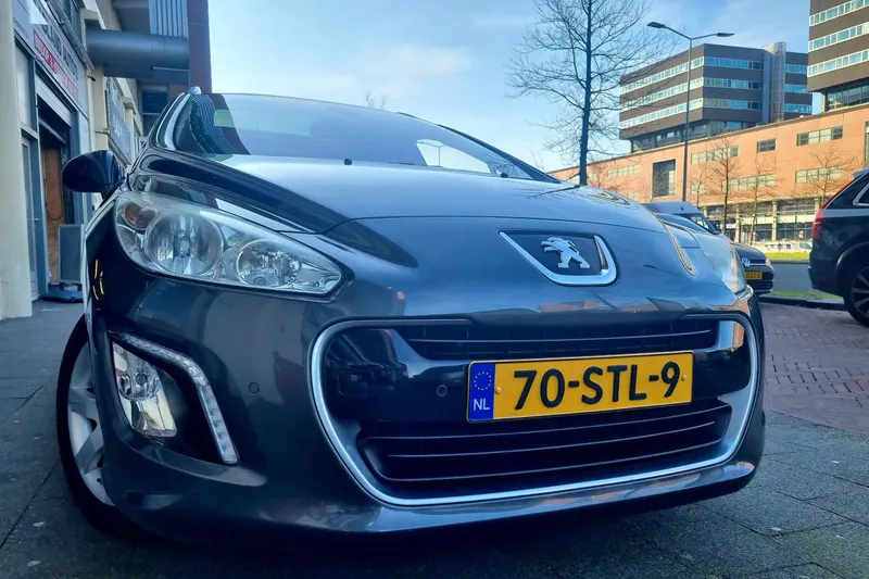 Peugeot 308 (2011)