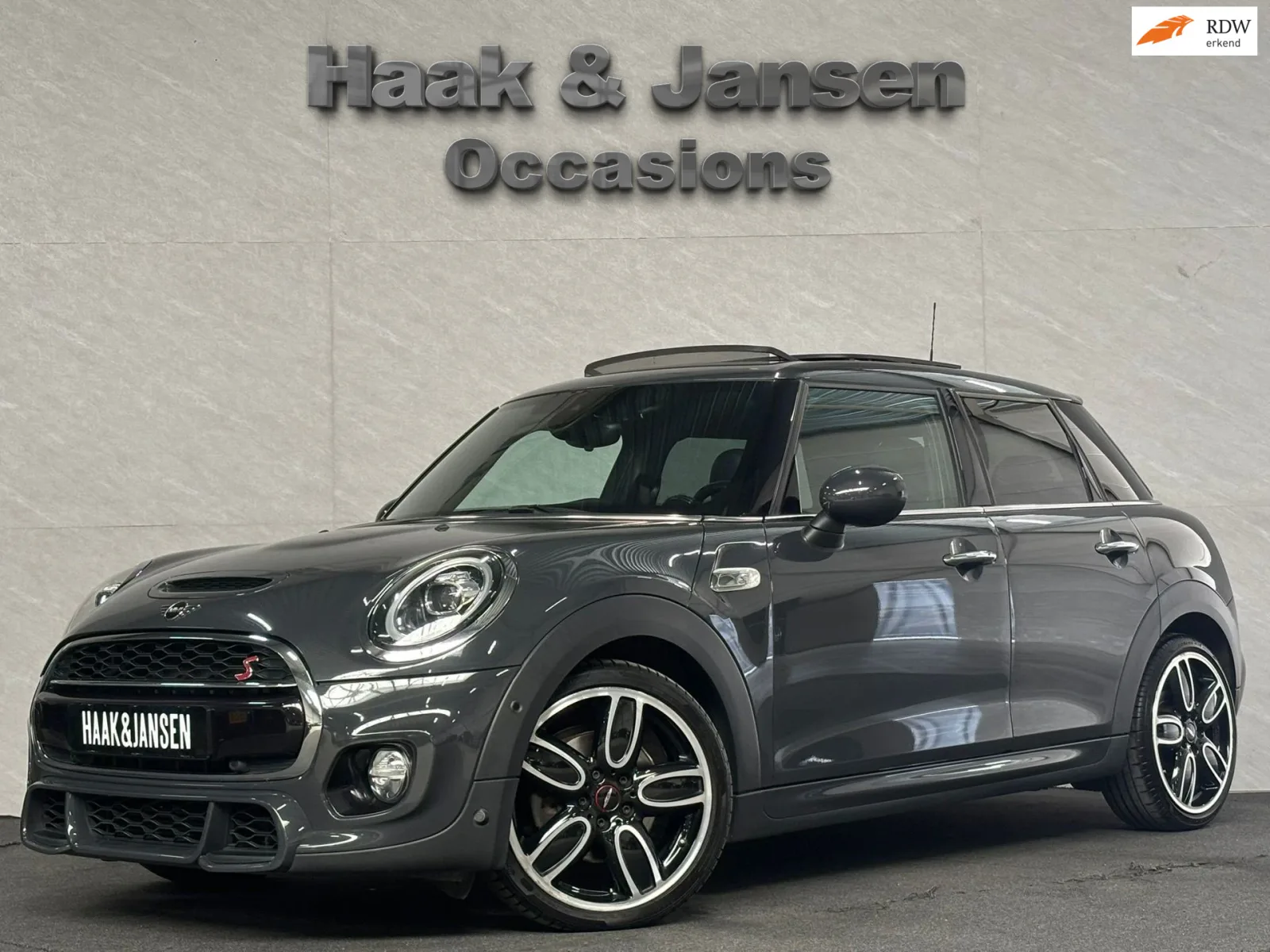 MINI Cooper S (2018) — foto 1