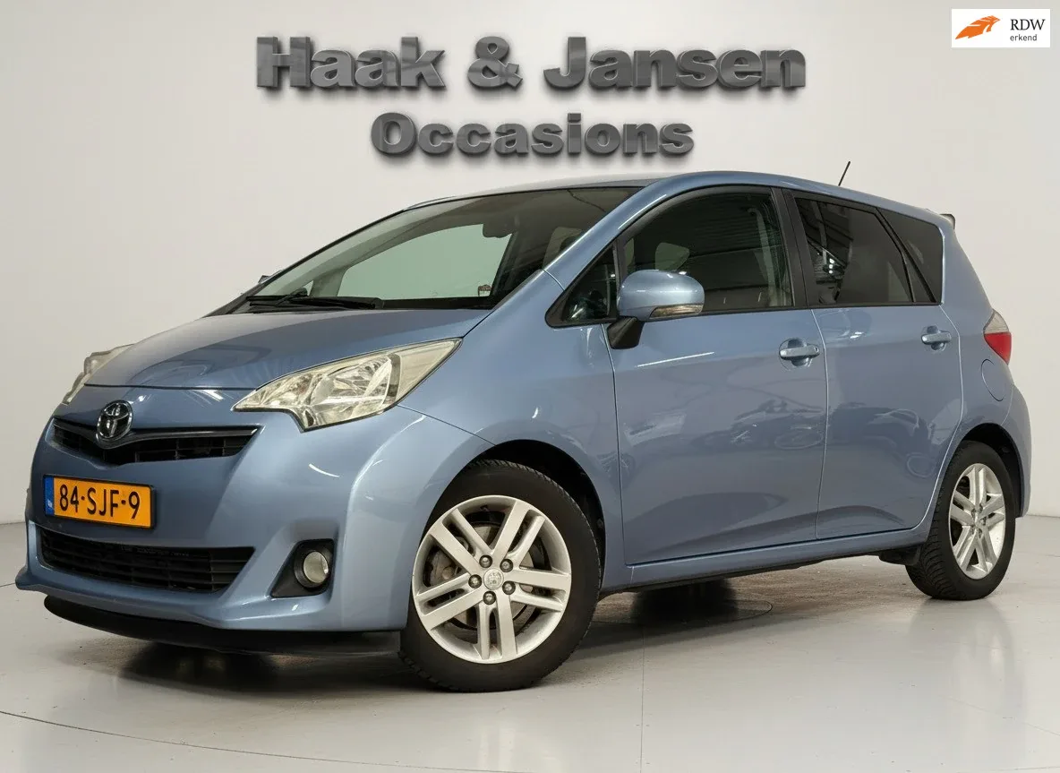 Toyota Verso-S (2011) — foto 1