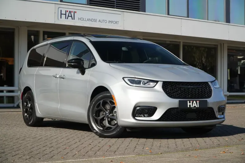 Chrysler Pacifica (2024)