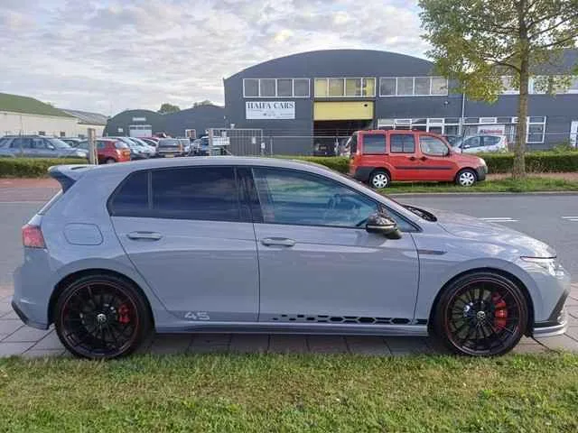 Volkswagen Golf (2021) — foto 1