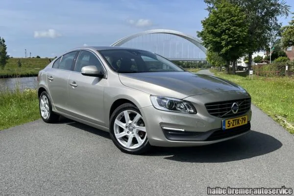 Volvo S60 (2015) — foto 1