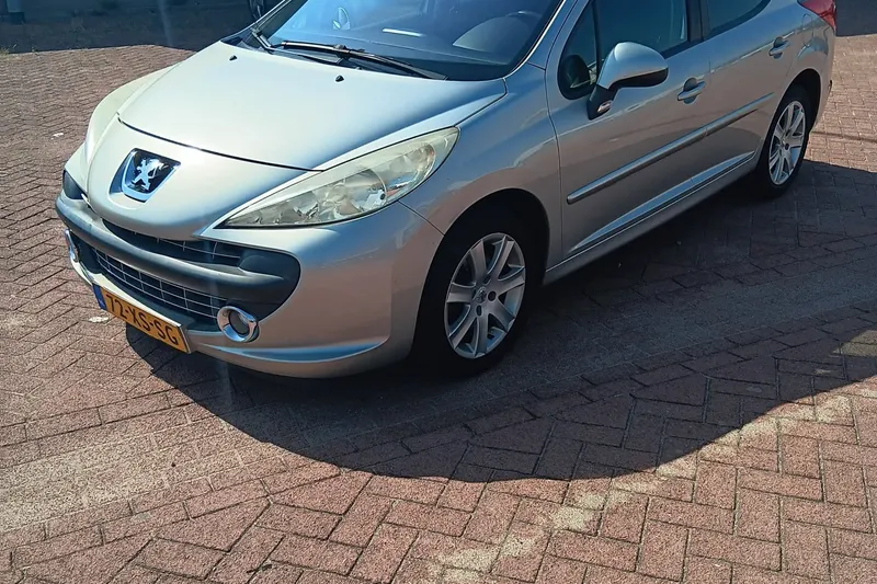 Peugeot 207 (2007)