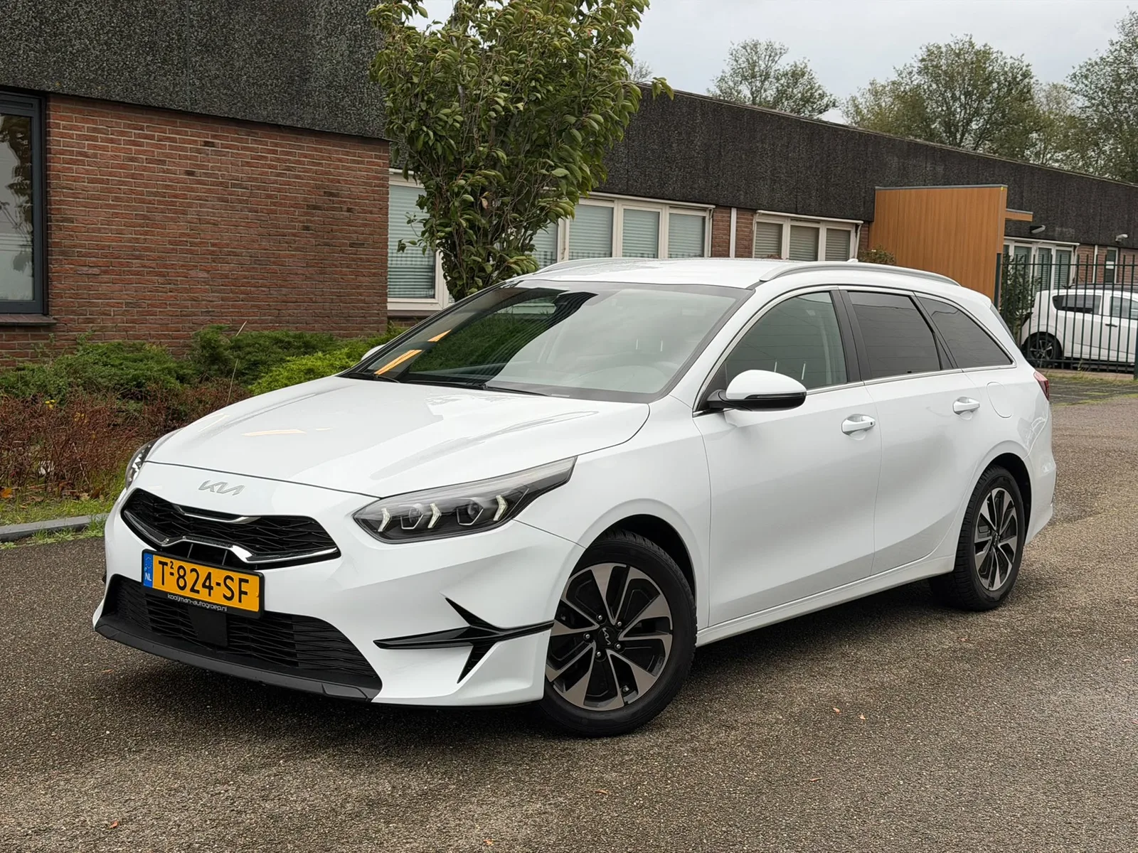 Kia Ceed (2023) — foto 1