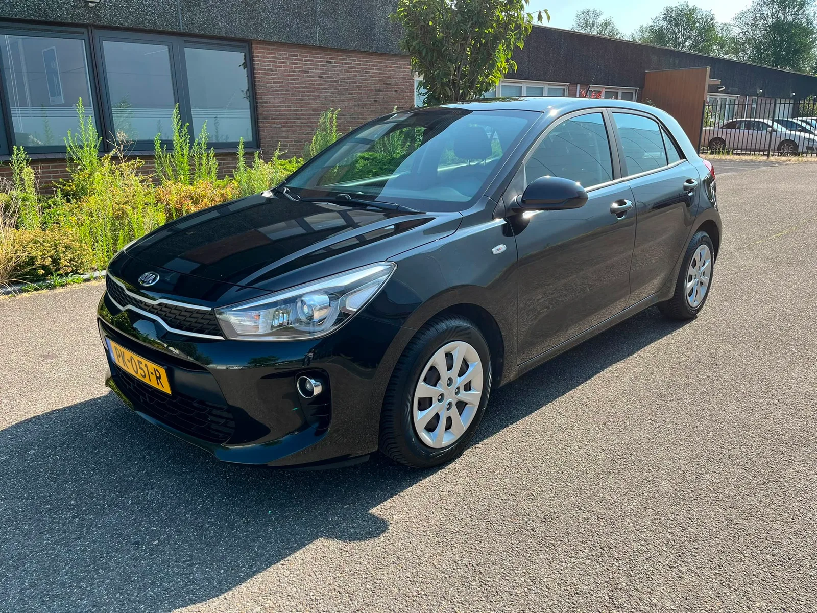 Kia Rio (2017) — foto 1