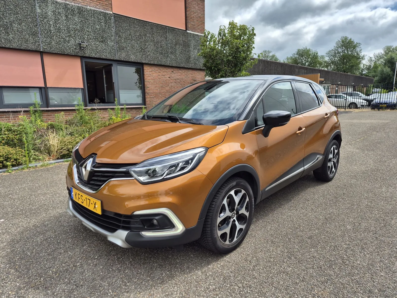 Renault Captur (2017) — foto 1