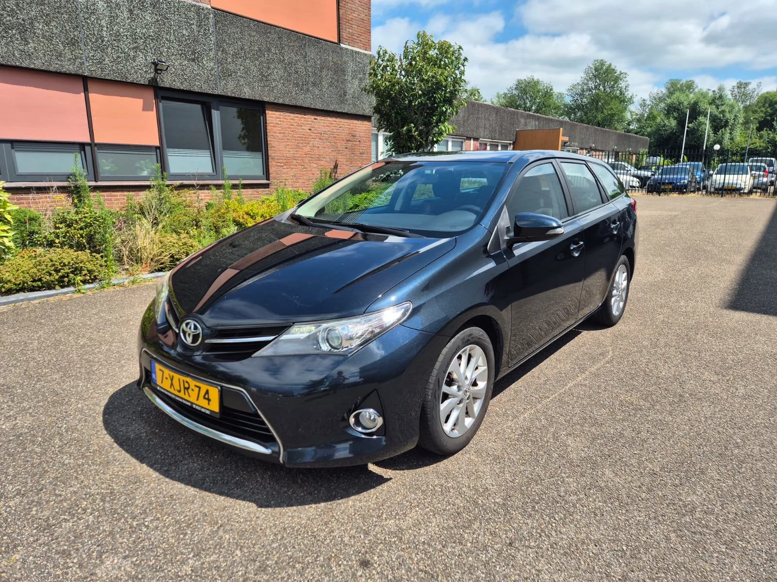 Toyota Auris (2014) — foto 1