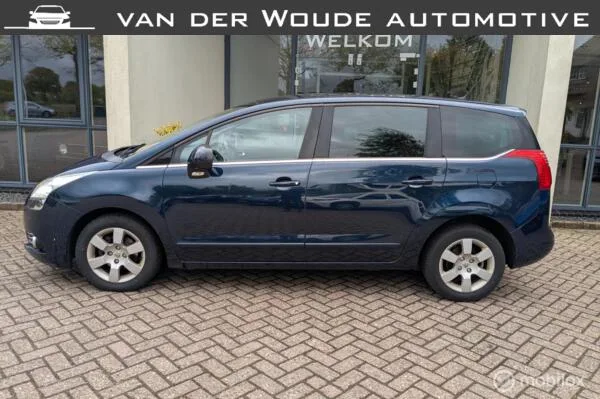 Peugeot 5008 (2011) — foto 1
