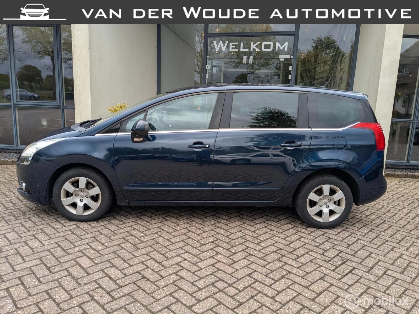 Peugeot 5008 (2011) — foto 1