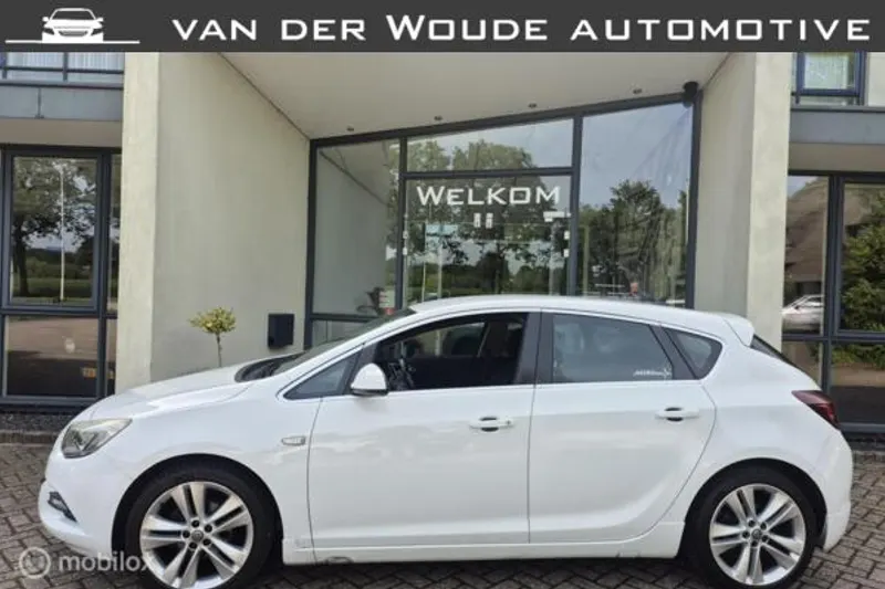 Opel Astra (2012)