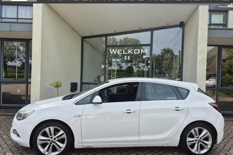Opel Astra (2012)