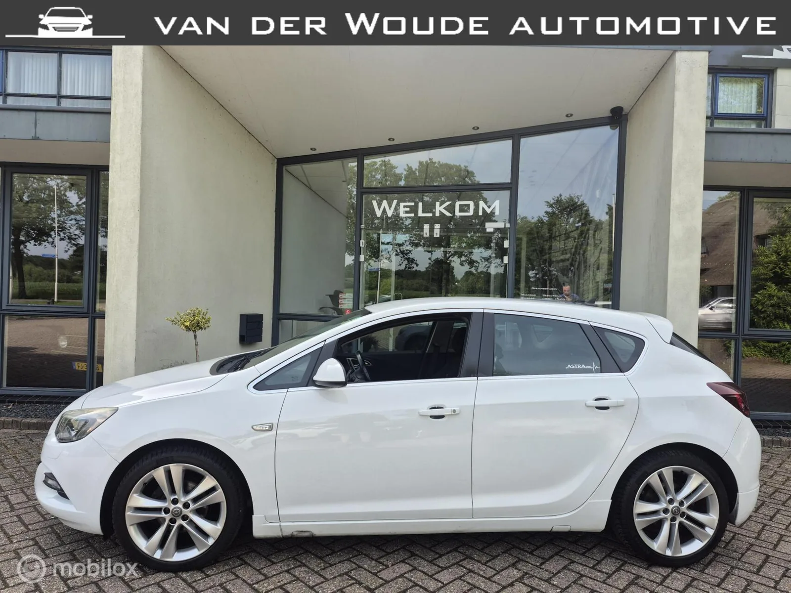 Opel Astra (2012) — foto 1