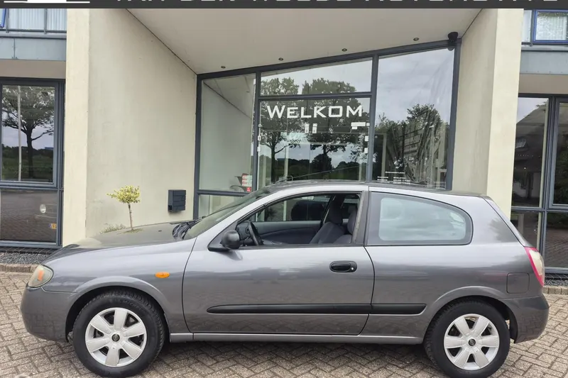Nissan Almera (2003)