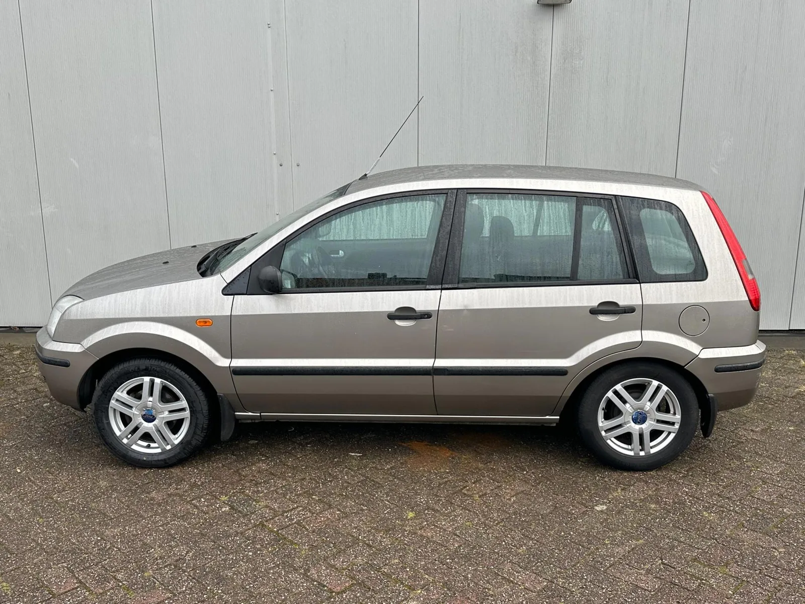 Ford Fusion (2003) — foto 1