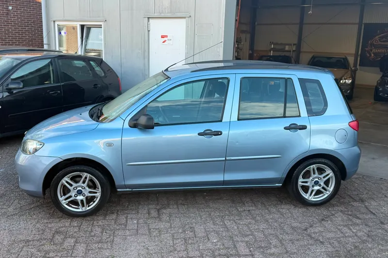 Mazda 2 (2003)