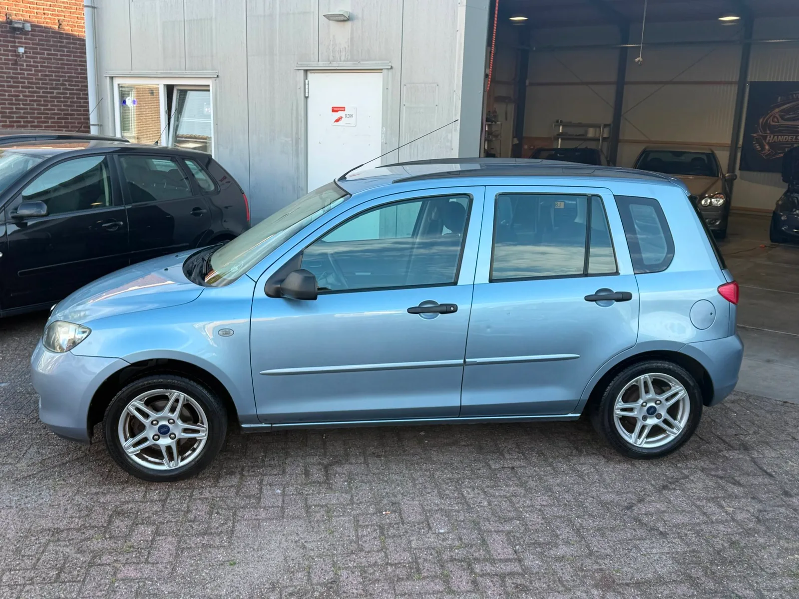 Mazda 2 (2003) — foto 1