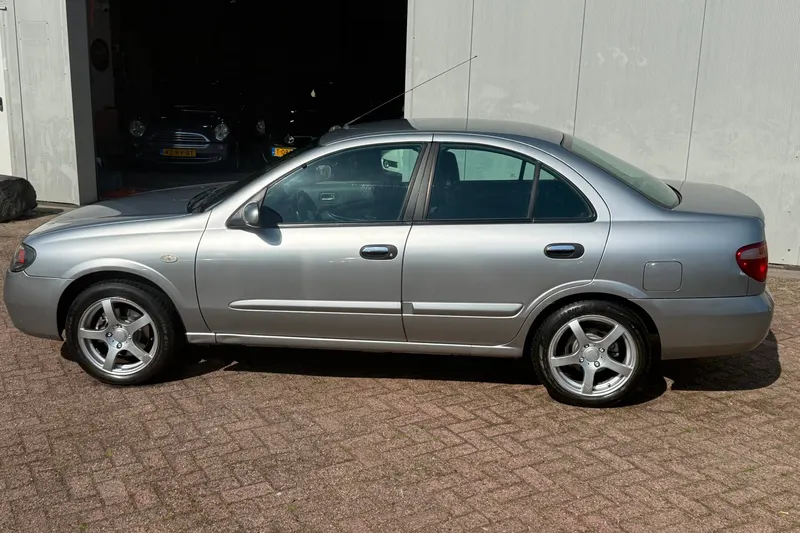 Nissan Almera (2006)