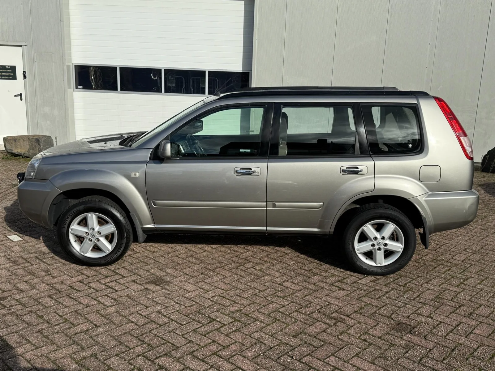 Nissan X-Trail (2006) — foto 1