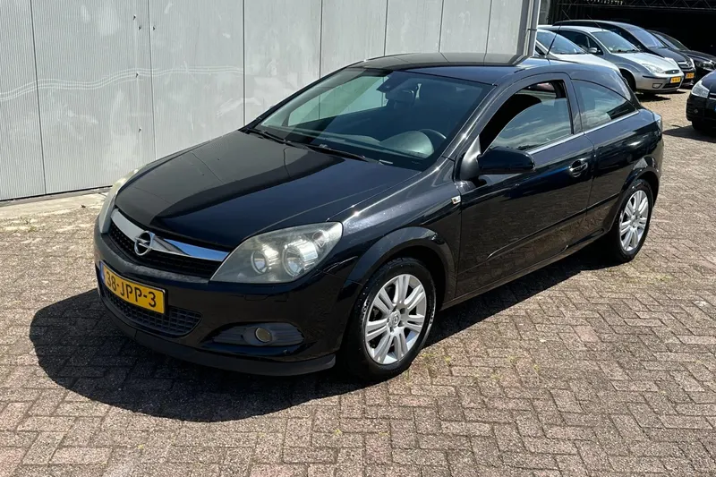 Opel Astra GTC (2009)