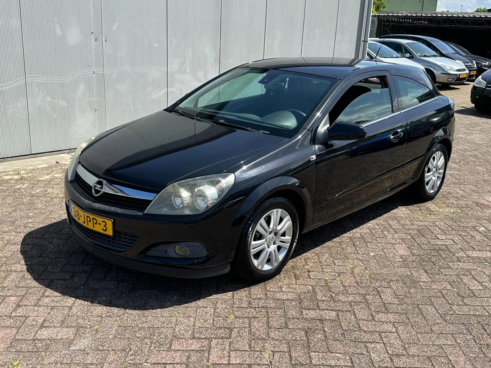 Opel Astra GTC (2009) — foto 1