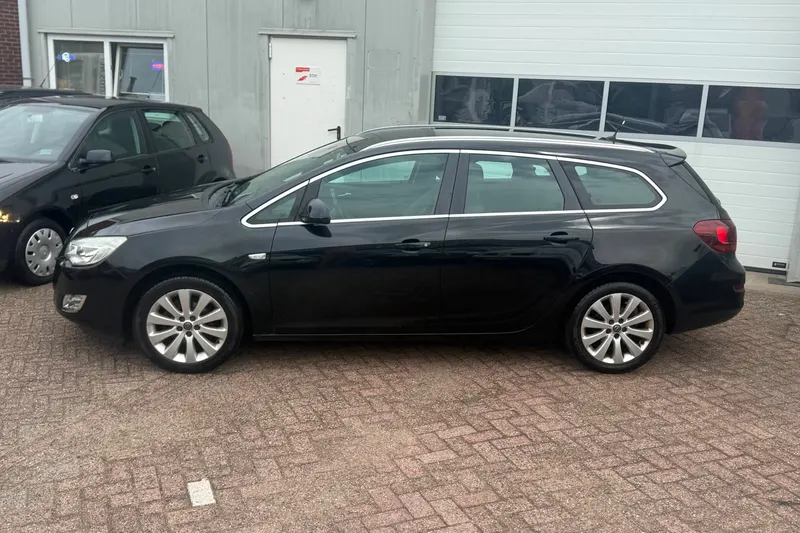 Opel Astra Sports Tourer (2012)