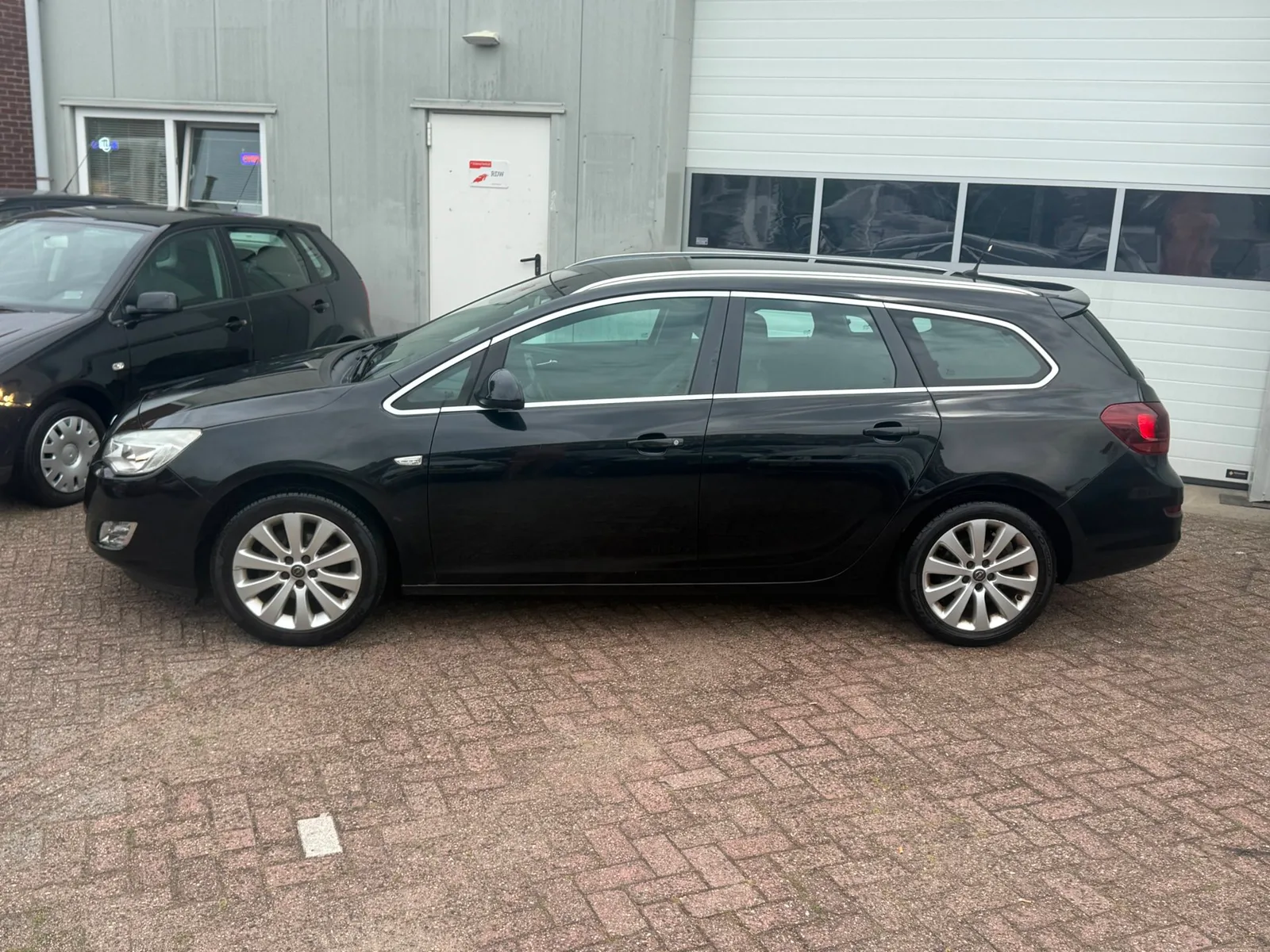 Opel Astra Sports Tourer (2012) — foto 1