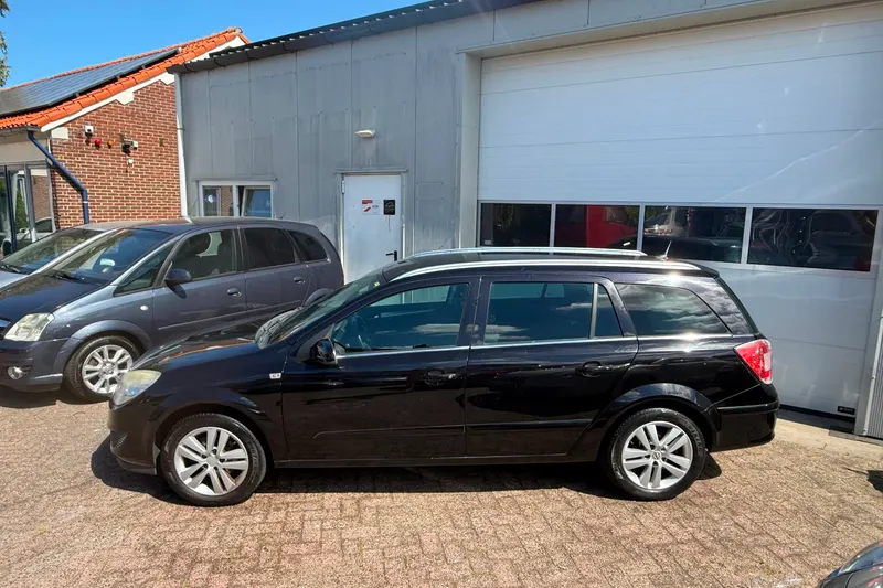 Opel Astra (2008)