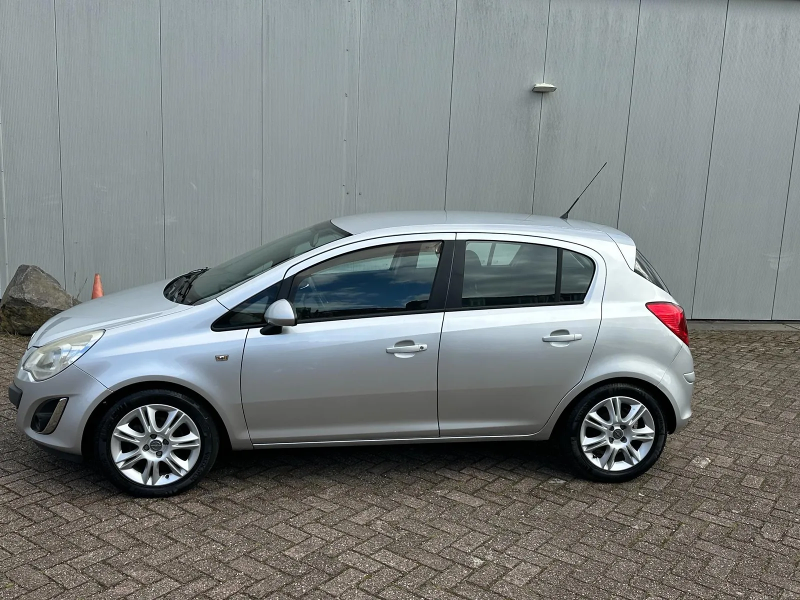 Opel Corsa (2011) — foto 1