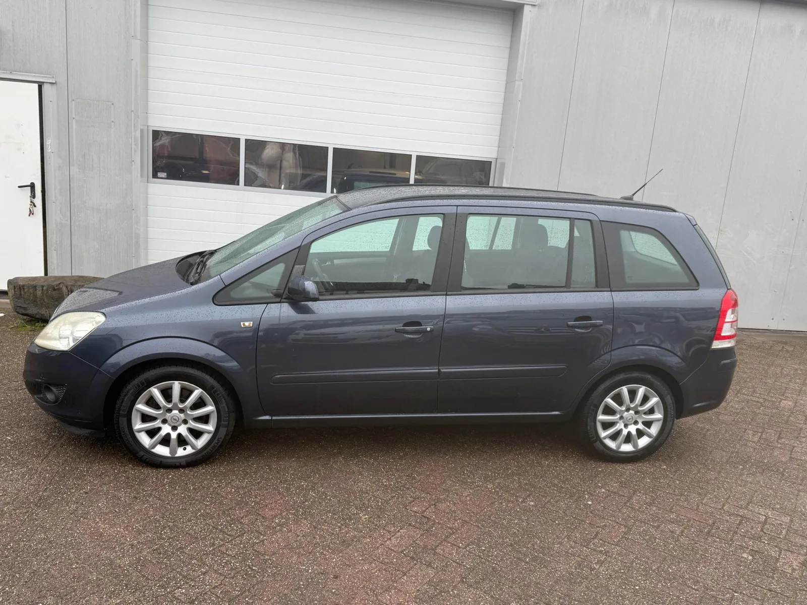 Opel Zafira (2008) — foto 1