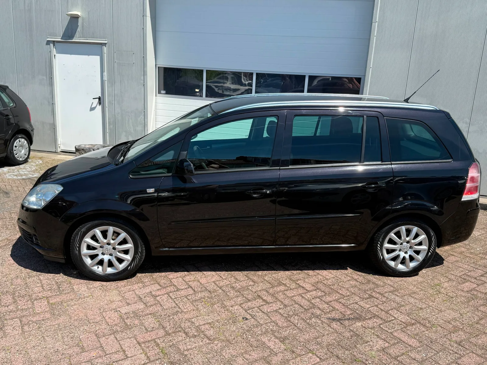 Opel Zafira (2007) — foto 1