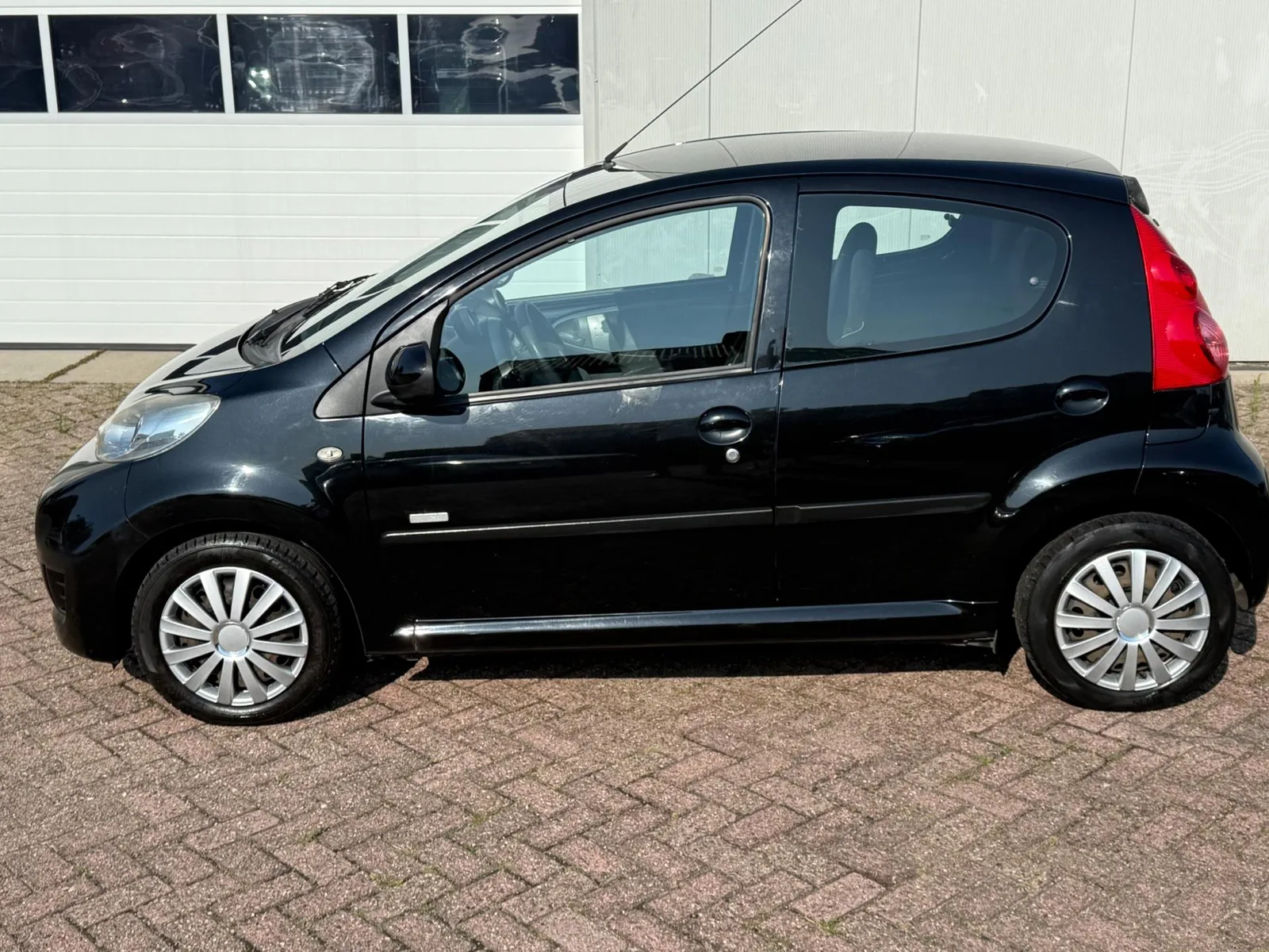 Peugeot 107 (2010) — foto 1