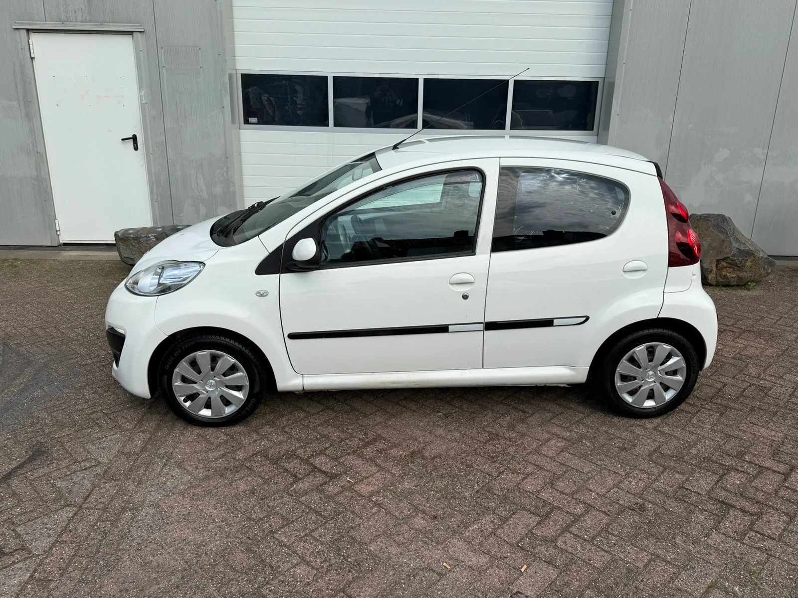 Peugeot 107 (2012) — foto 1