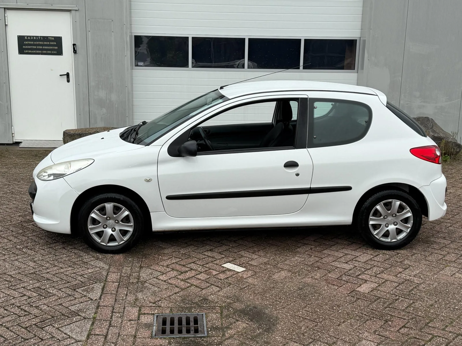 Peugeot 206 (2011) — foto 1