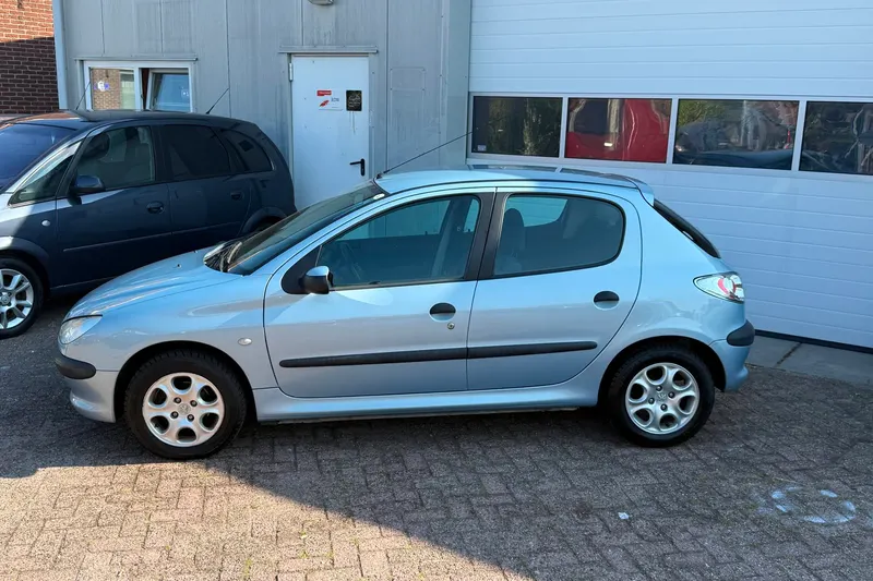 Peugeot 206 (2001)