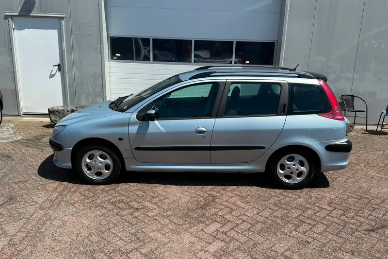 Peugeot 206 (2002)
