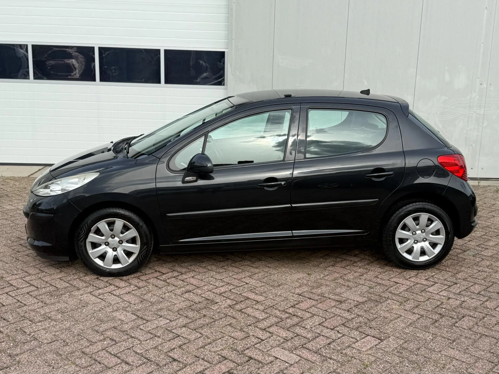 Peugeot 207 (2008) — foto 1