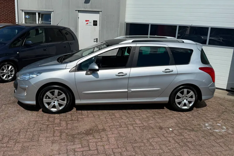 Peugeot 308 (2011)