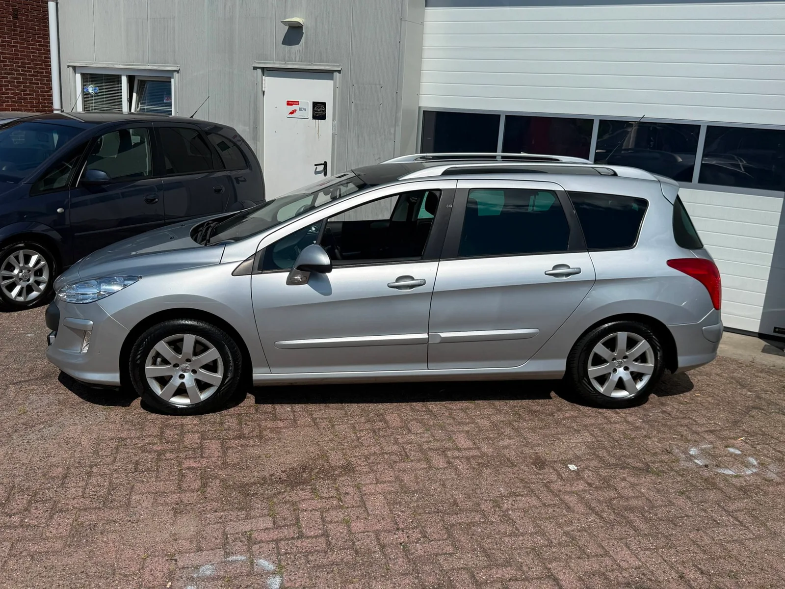 Peugeot 308 (2011) — foto 1