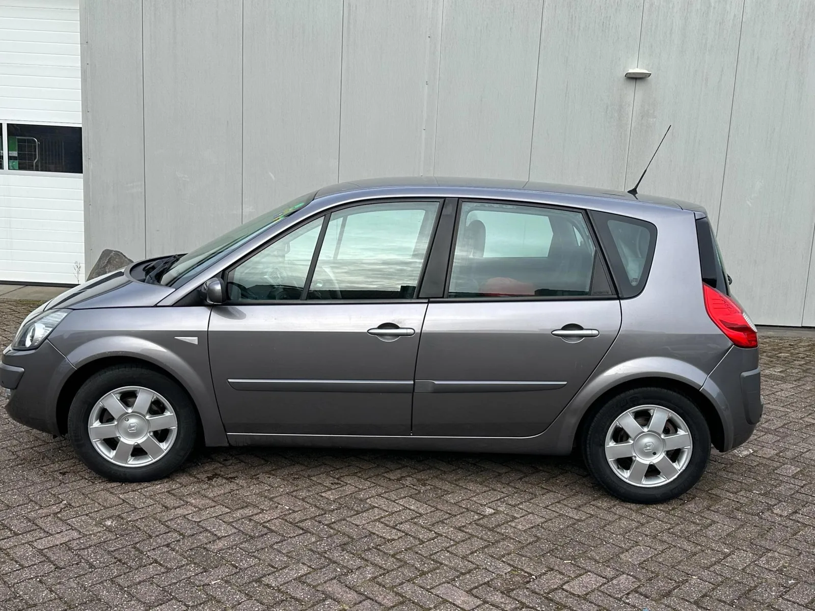 Renault Scénic (2009) — foto 1