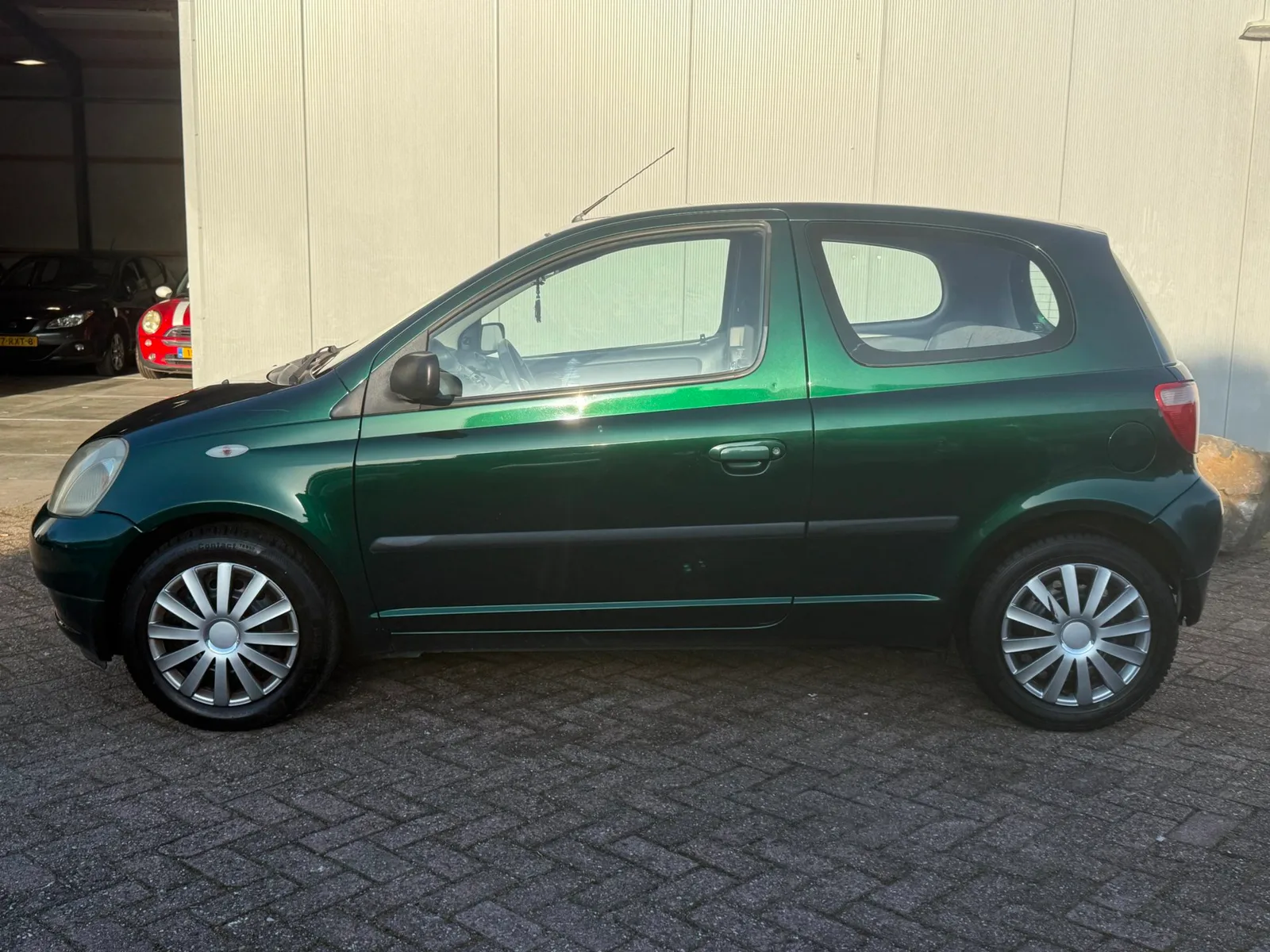 Toyota Yaris (2000) — foto 1