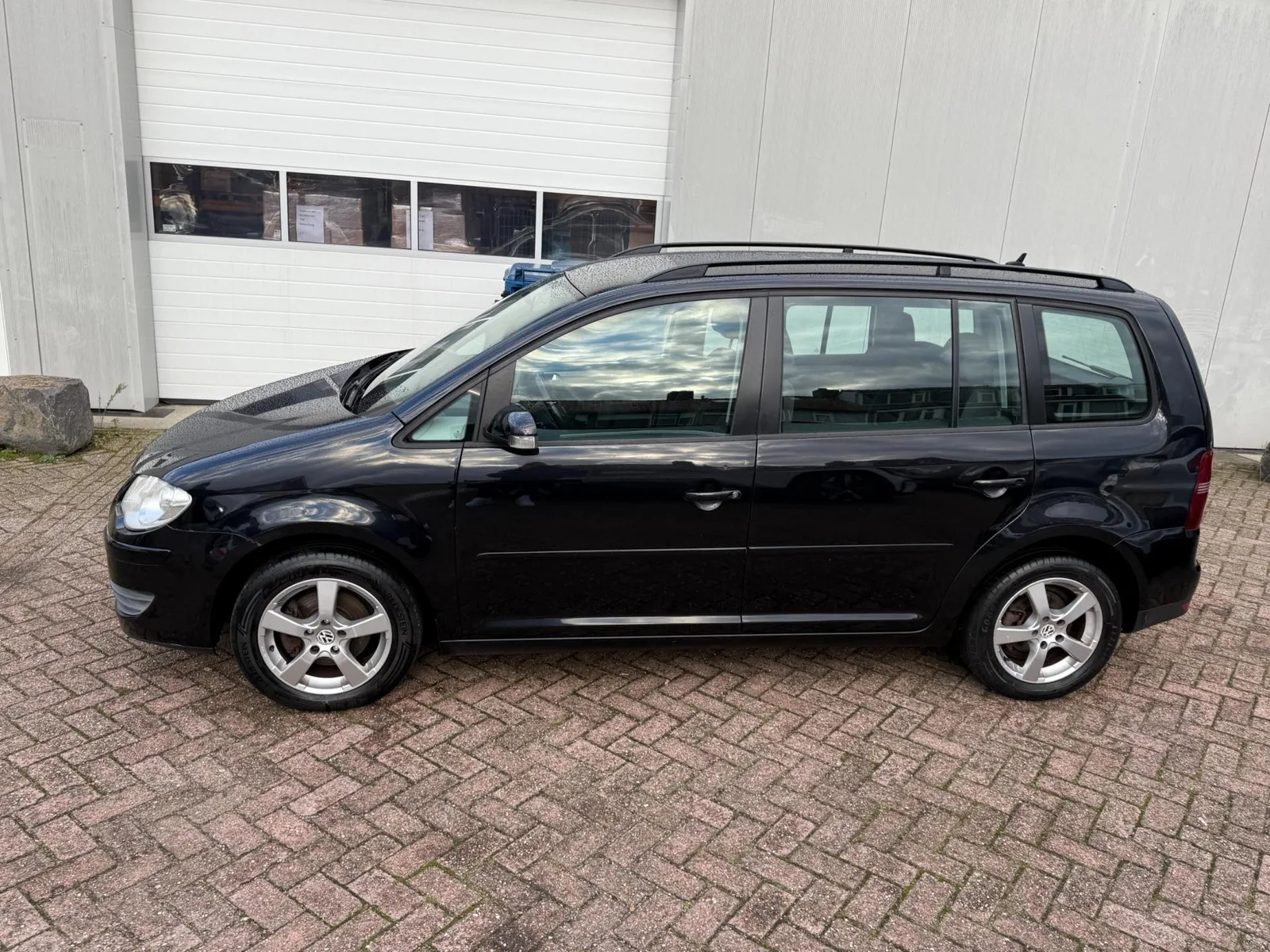 Volkswagen Touran (2009) — foto 1