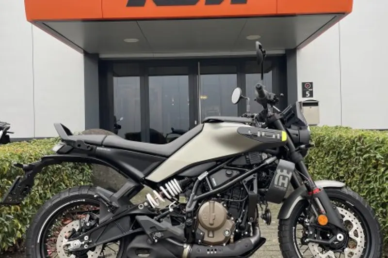 Husqvarna Svartpilen 401 24 (2024)