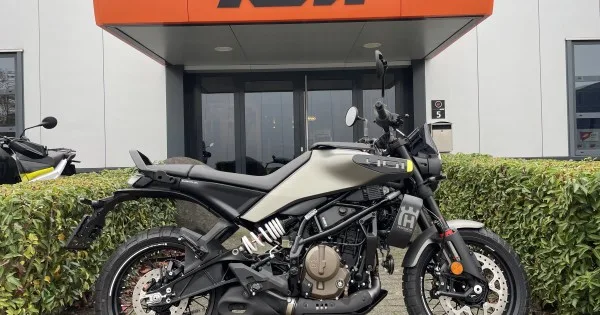 Husqvarna Svartpilen 401 24 (2024) — foto 1